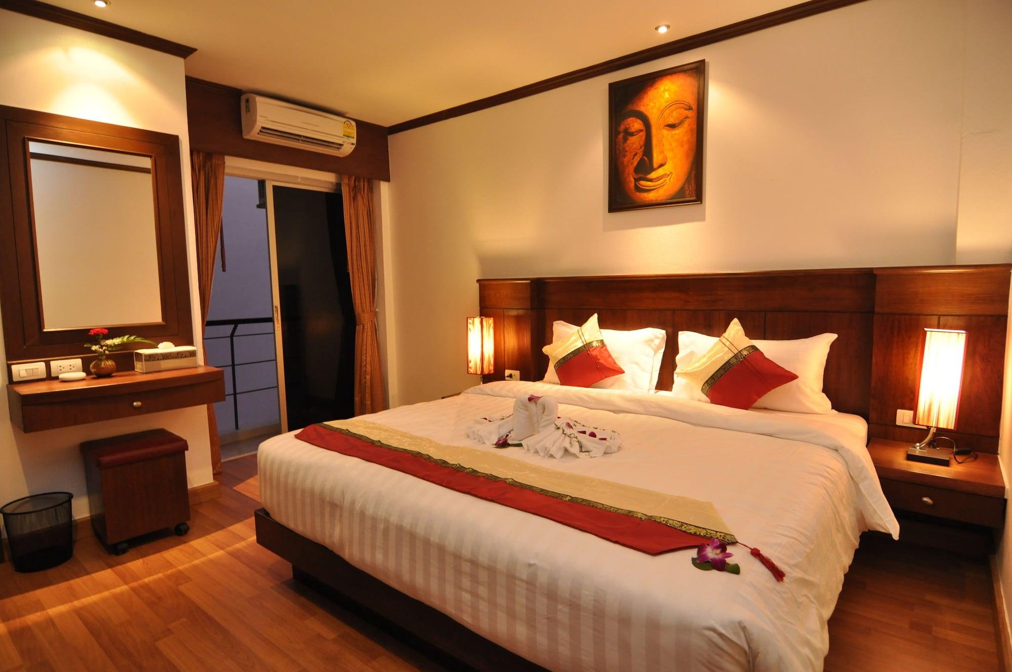 Hemingway'S Hotel Patong Extérieur photo