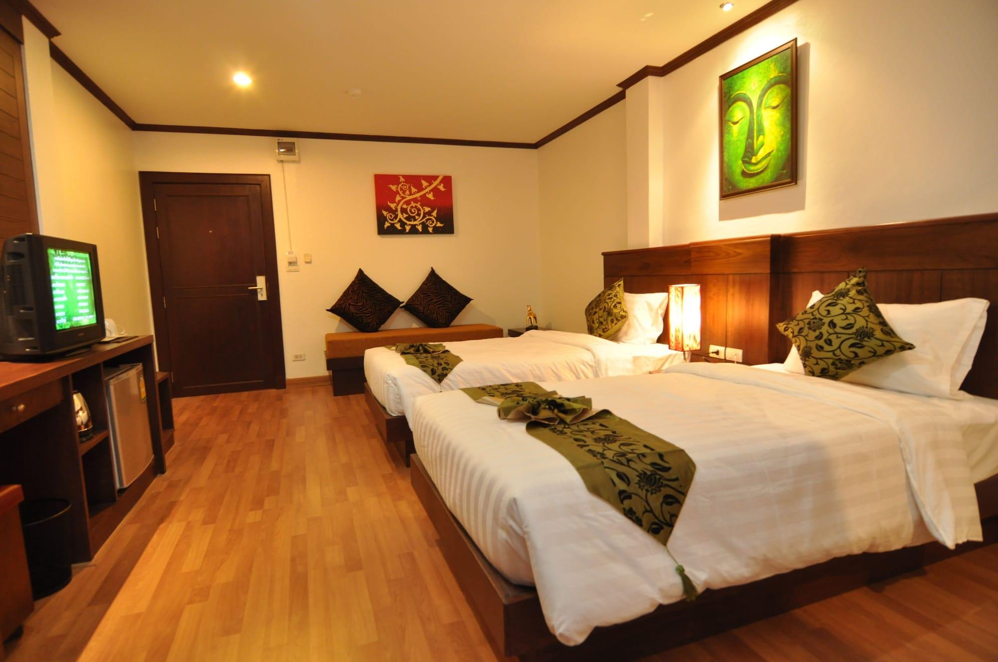 Hemingway'S Hotel Patong Extérieur photo