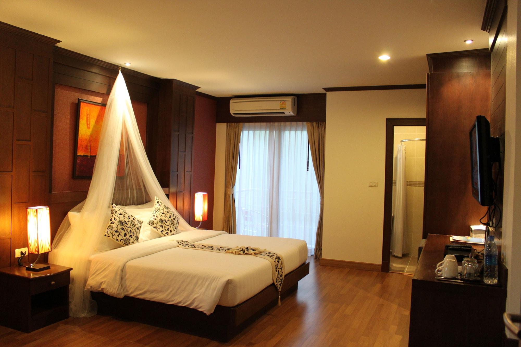 Hemingway'S Hotel Patong Extérieur photo