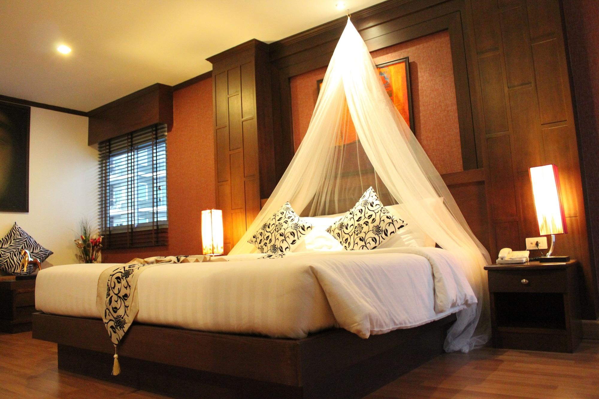 Hemingway'S Hotel Patong Extérieur photo
