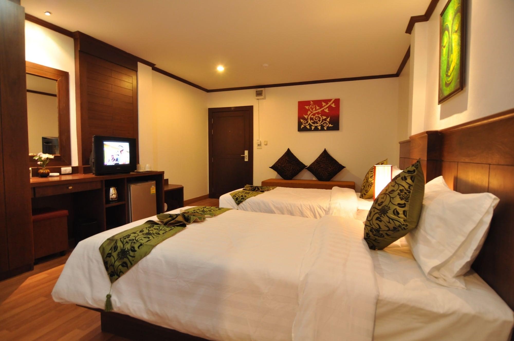Hemingway'S Hotel Patong Extérieur photo