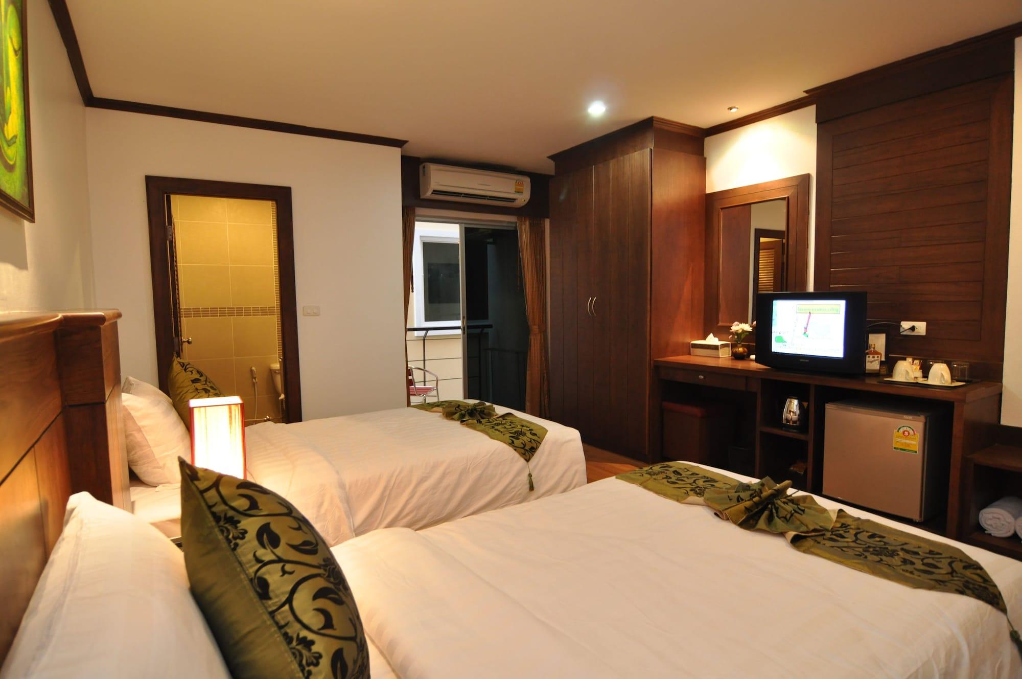 Hemingway'S Hotel Patong Extérieur photo