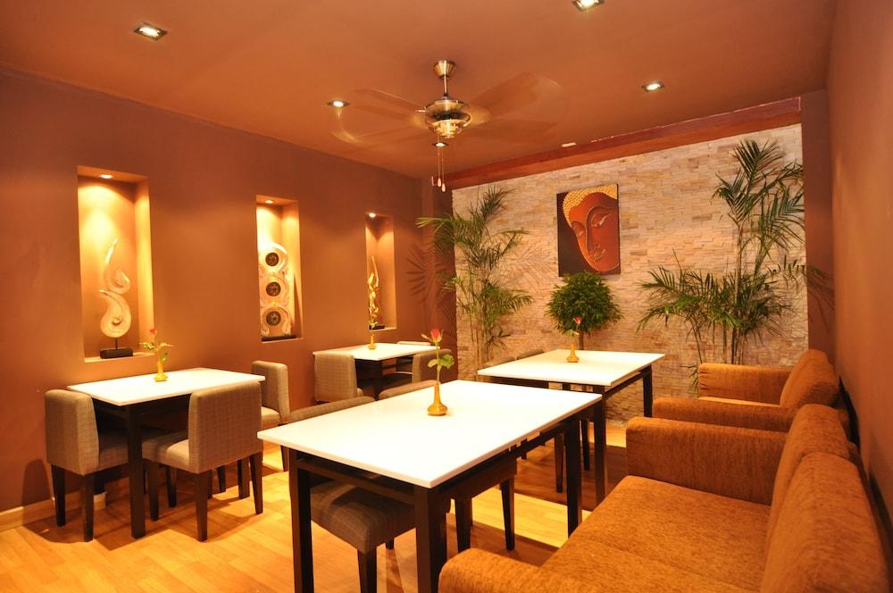 Hemingway'S Hotel Patong Extérieur photo