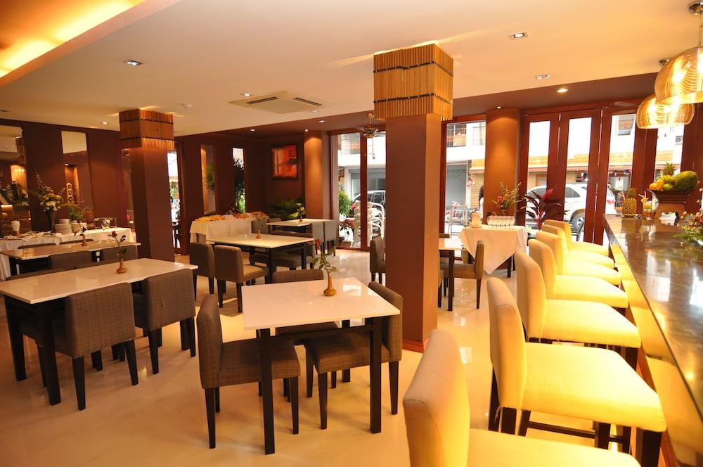 Hemingway'S Hotel Patong Extérieur photo