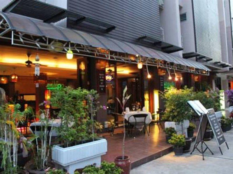 Hemingway'S Hotel Patong Extérieur photo