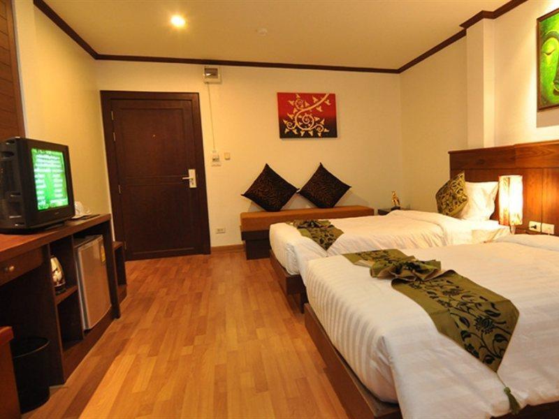 Hemingway'S Hotel Patong Extérieur photo
