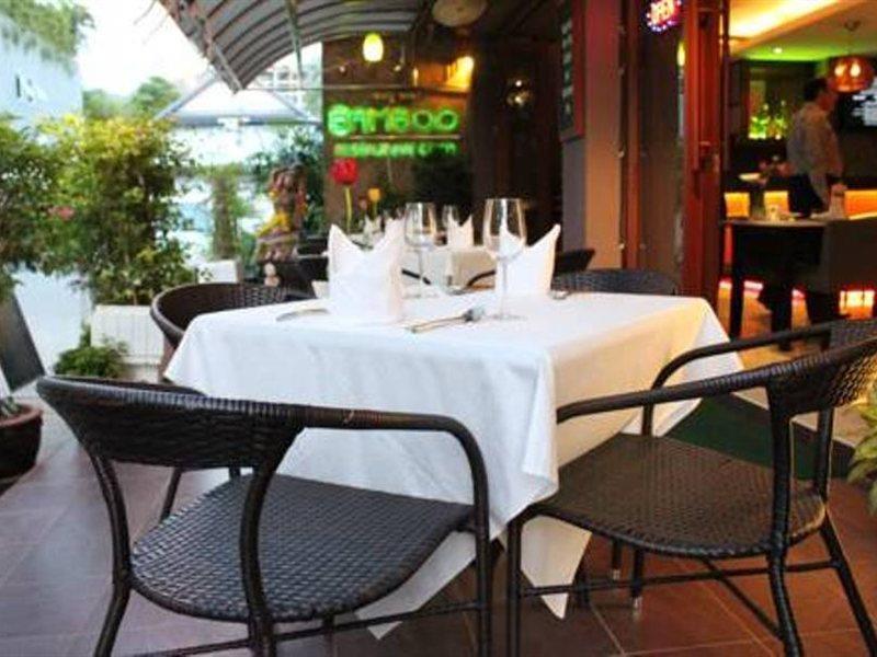 Hemingway'S Hotel Patong Extérieur photo