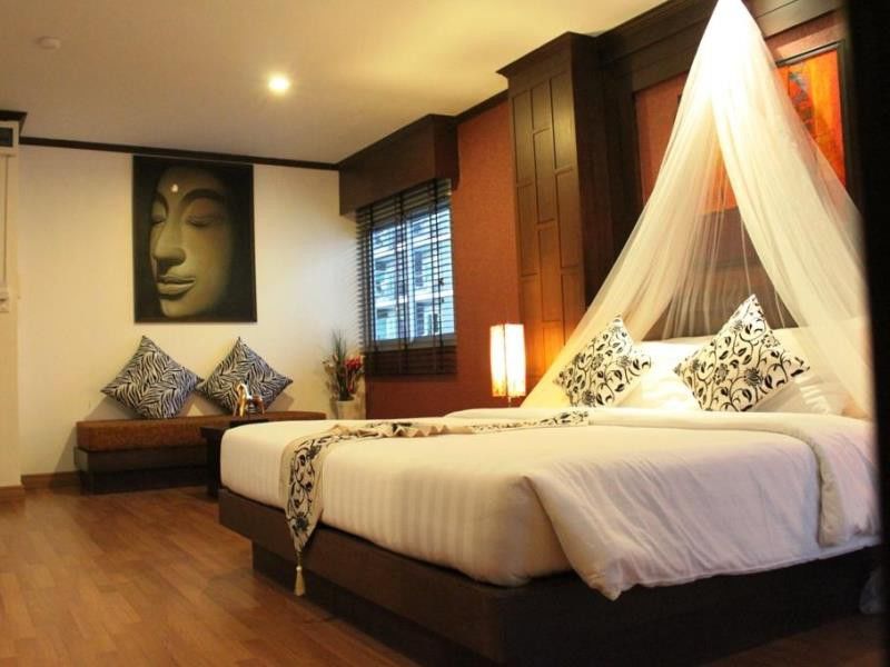 Hemingway'S Hotel Patong Extérieur photo