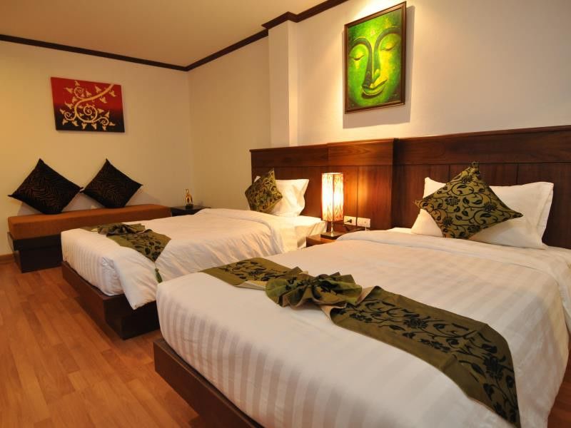 Hemingway'S Hotel Patong Extérieur photo