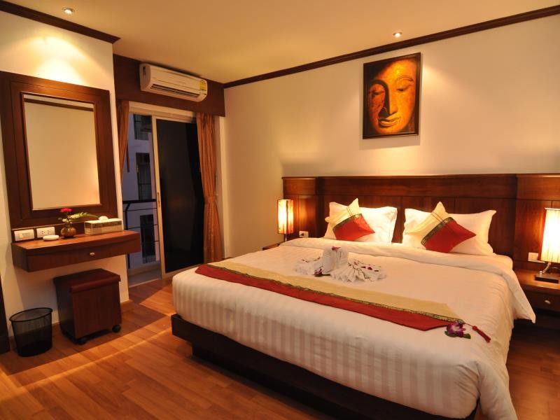 Hemingway'S Hotel Patong Extérieur photo