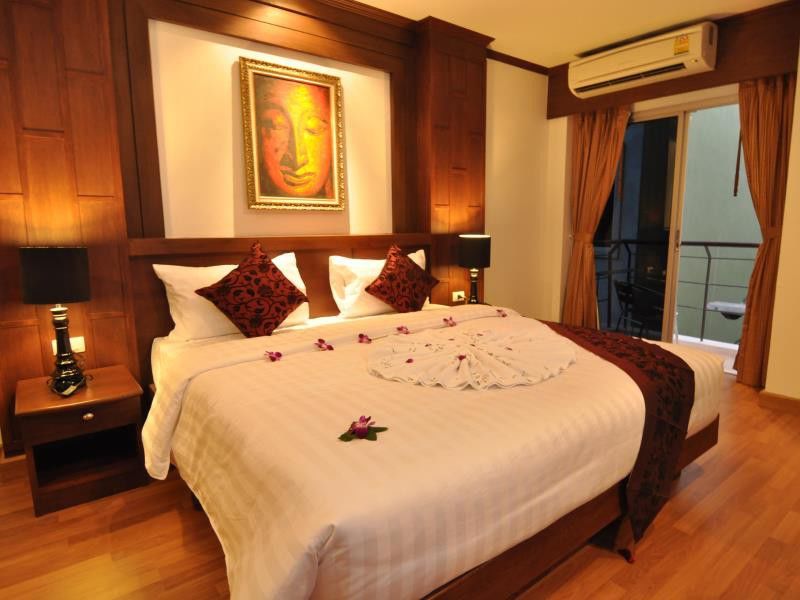 Hemingway'S Hotel Patong Extérieur photo