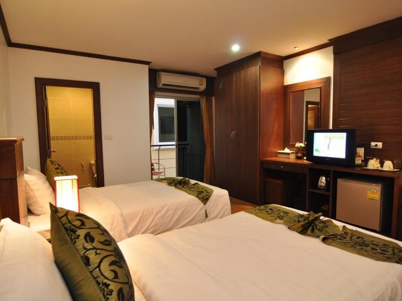 Hemingway'S Hotel Patong Extérieur photo
