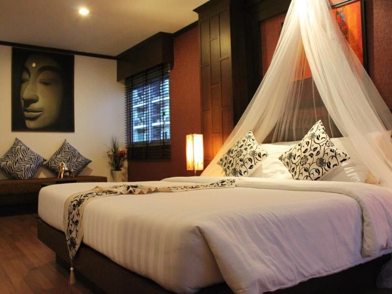 Hemingway'S Hotel Patong Extérieur photo