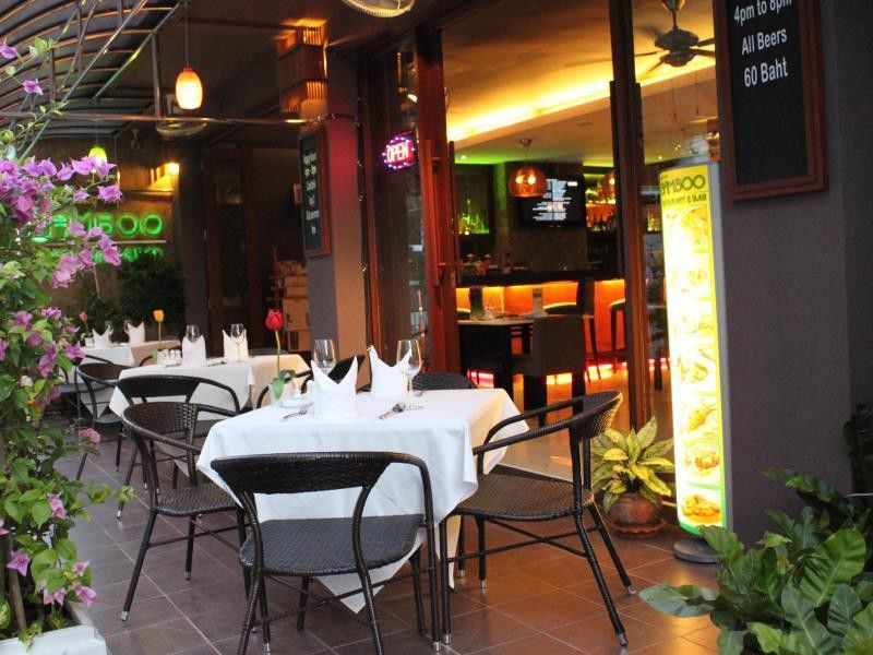 Hemingway'S Hotel Patong Extérieur photo