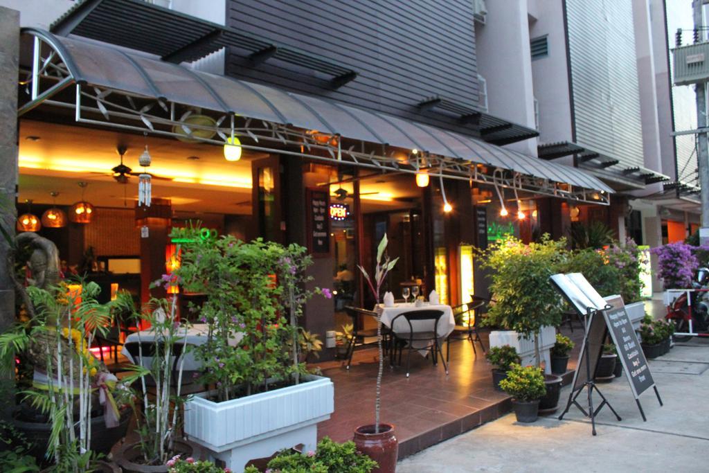Hemingway'S Hotel Patong Extérieur photo