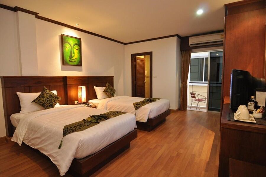 Hemingway'S Hotel Patong Extérieur photo